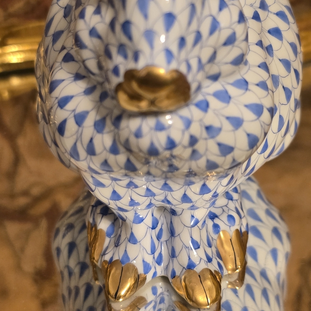 Herend blue fishnet sitting Bunny hand-painted HUNGARY~VINTAGE~NWOT DISPLAY MINT - Picture 3 of 10